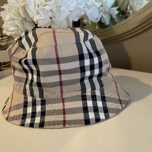 Burberry bucket hat